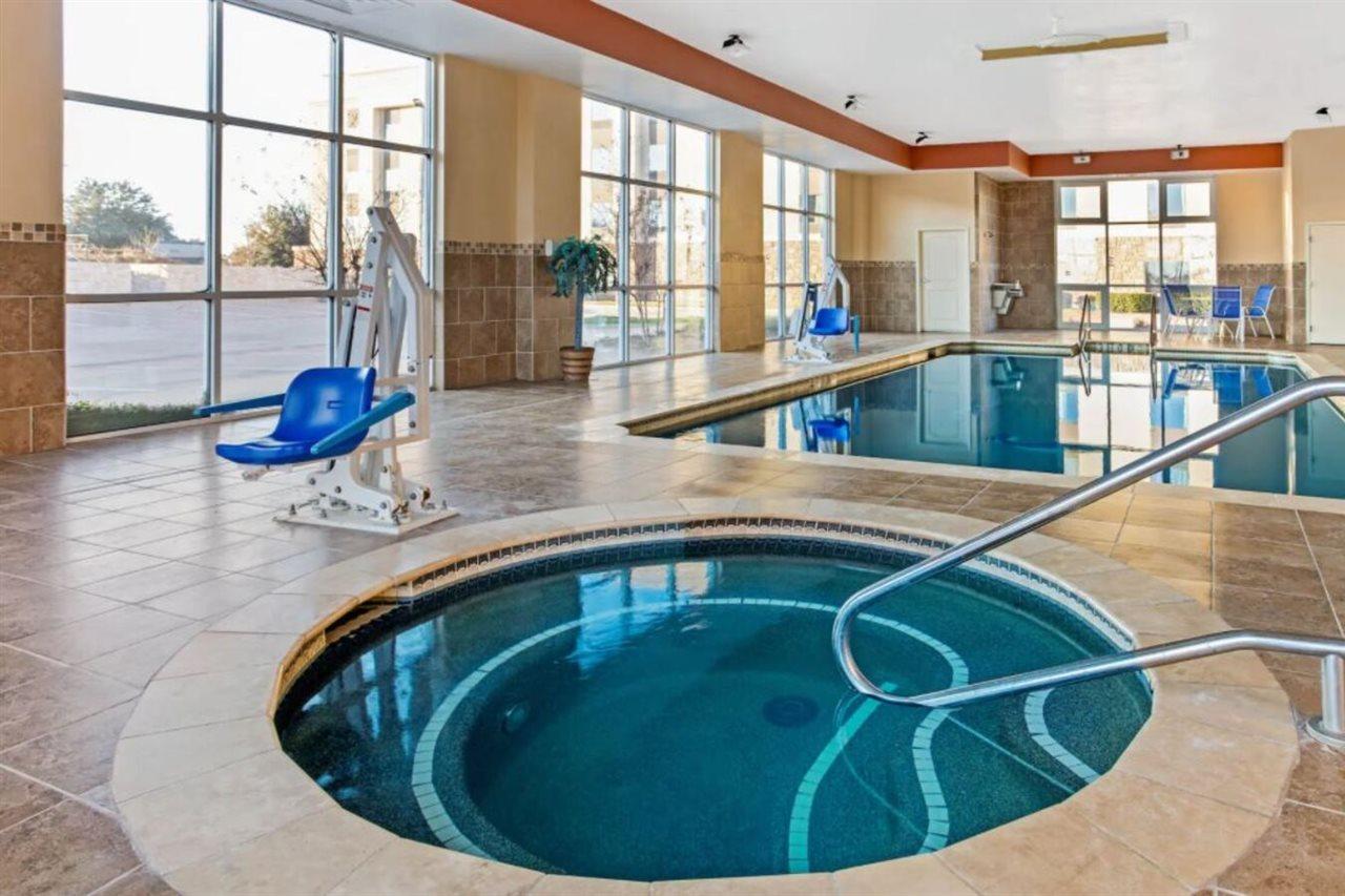 La Quinta Inn & Suites By Wyndham Ft Worth-Burleson Extérieur photo
