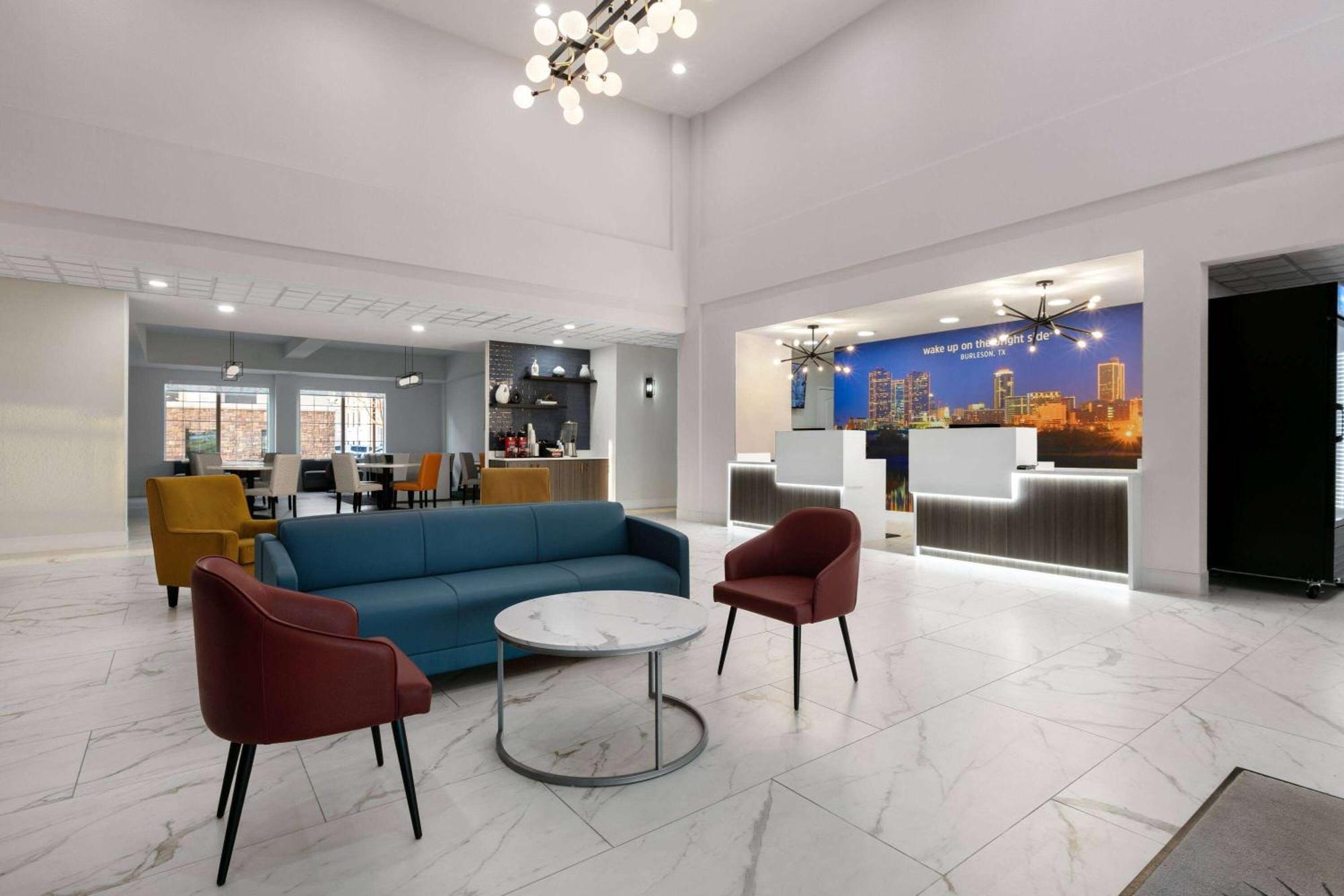 La Quinta Inn & Suites By Wyndham Ft Worth-Burleson Extérieur photo