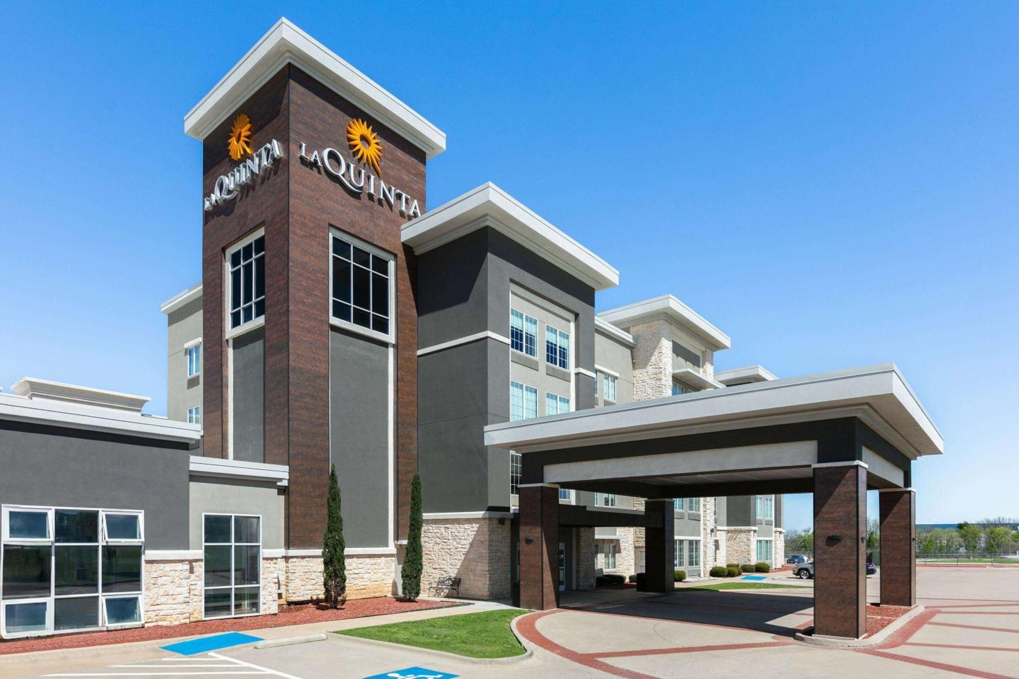 La Quinta Inn & Suites By Wyndham Ft Worth-Burleson Extérieur photo