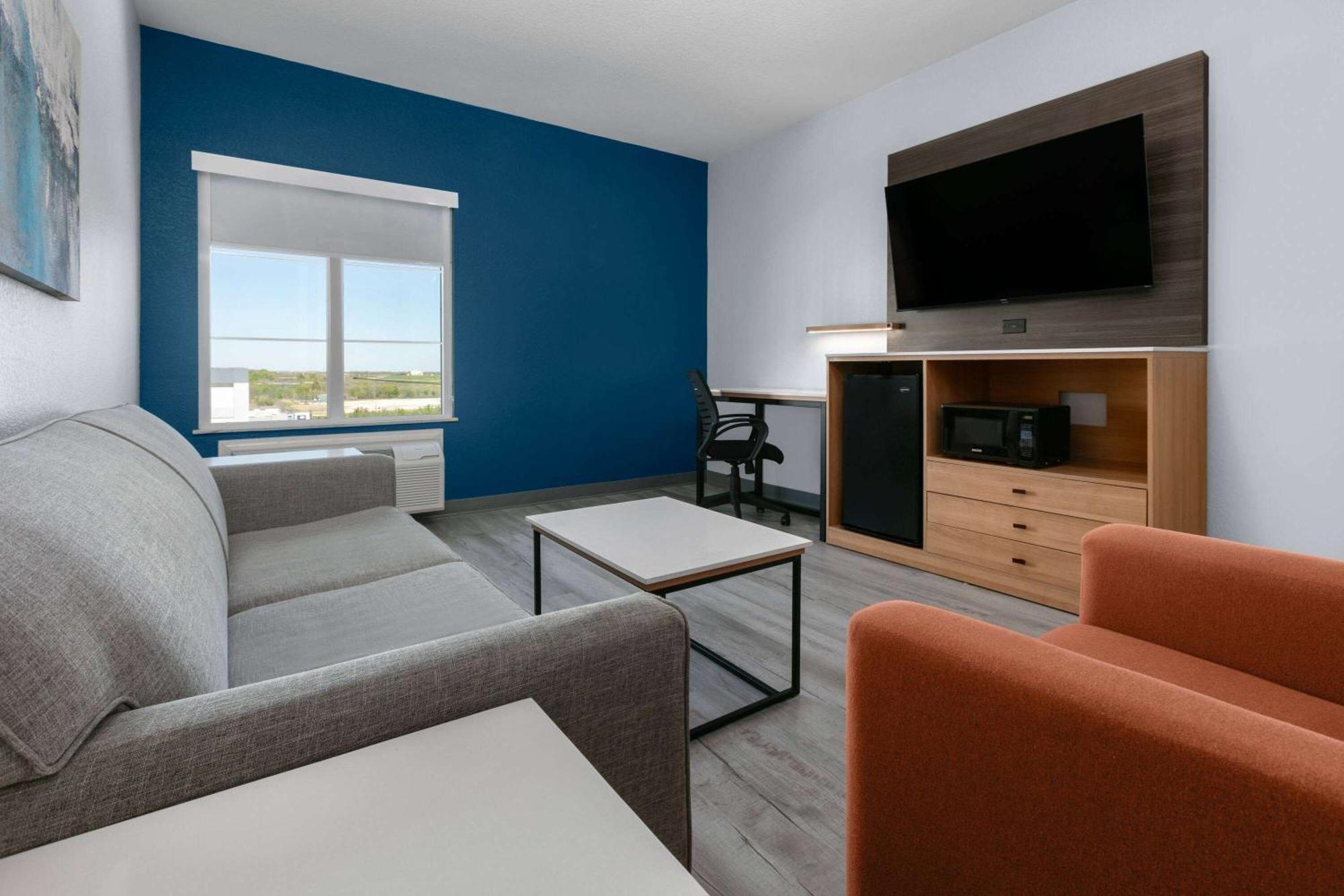 La Quinta Inn & Suites By Wyndham Ft Worth-Burleson Extérieur photo