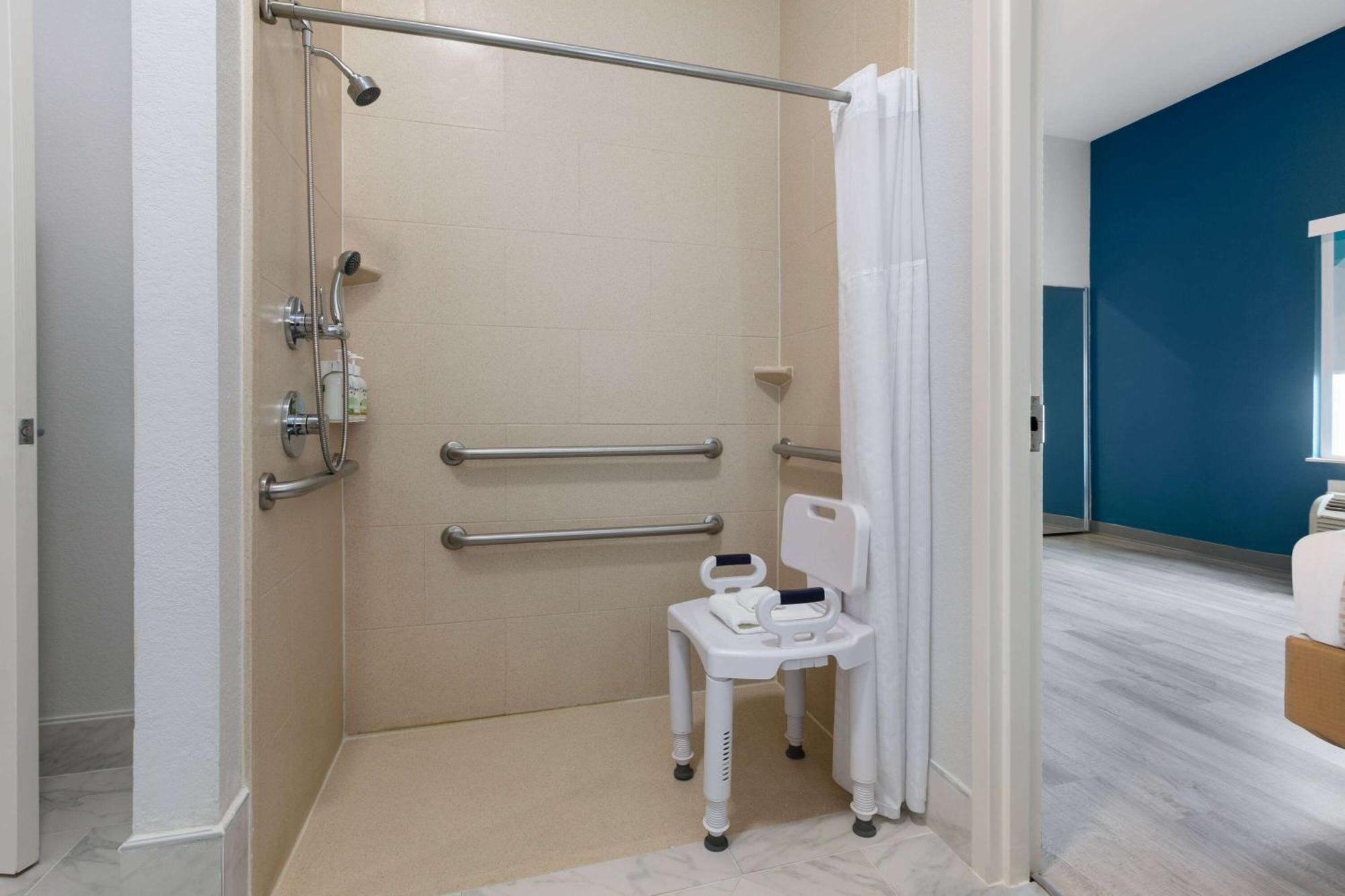 La Quinta Inn & Suites By Wyndham Ft Worth-Burleson Extérieur photo