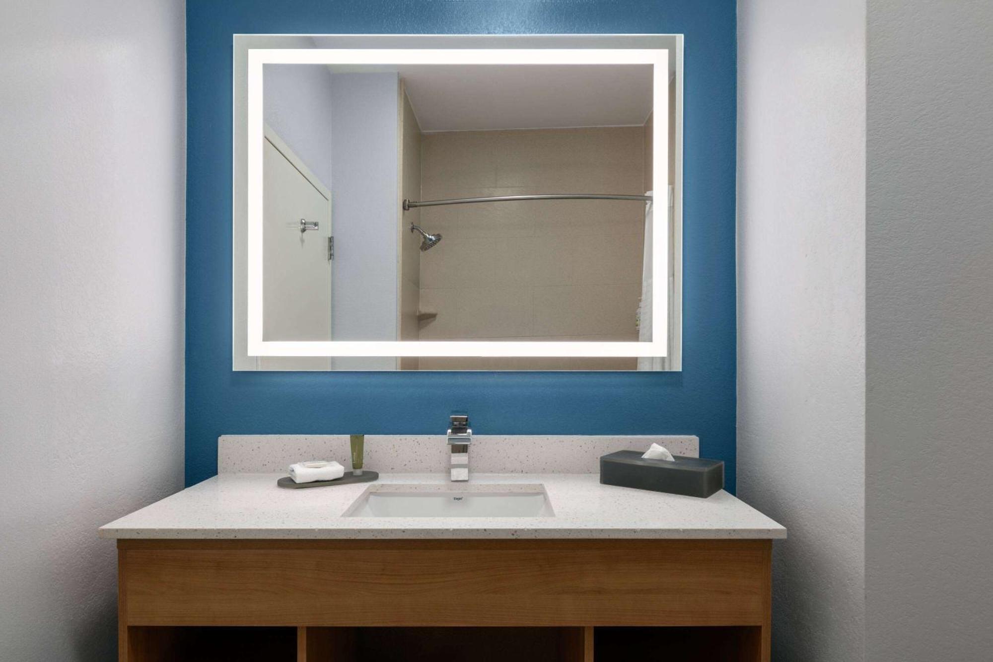 La Quinta Inn & Suites By Wyndham Ft Worth-Burleson Extérieur photo