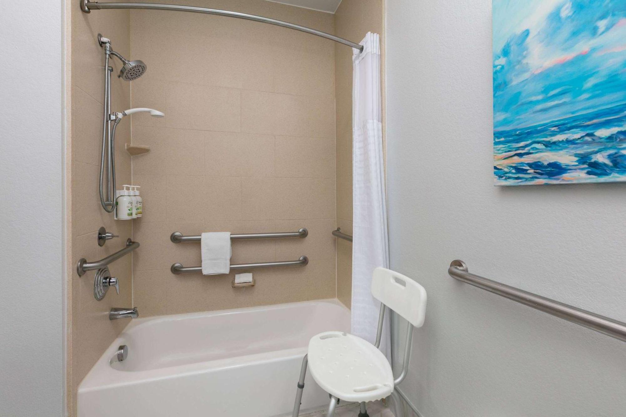 La Quinta Inn & Suites By Wyndham Ft Worth-Burleson Extérieur photo