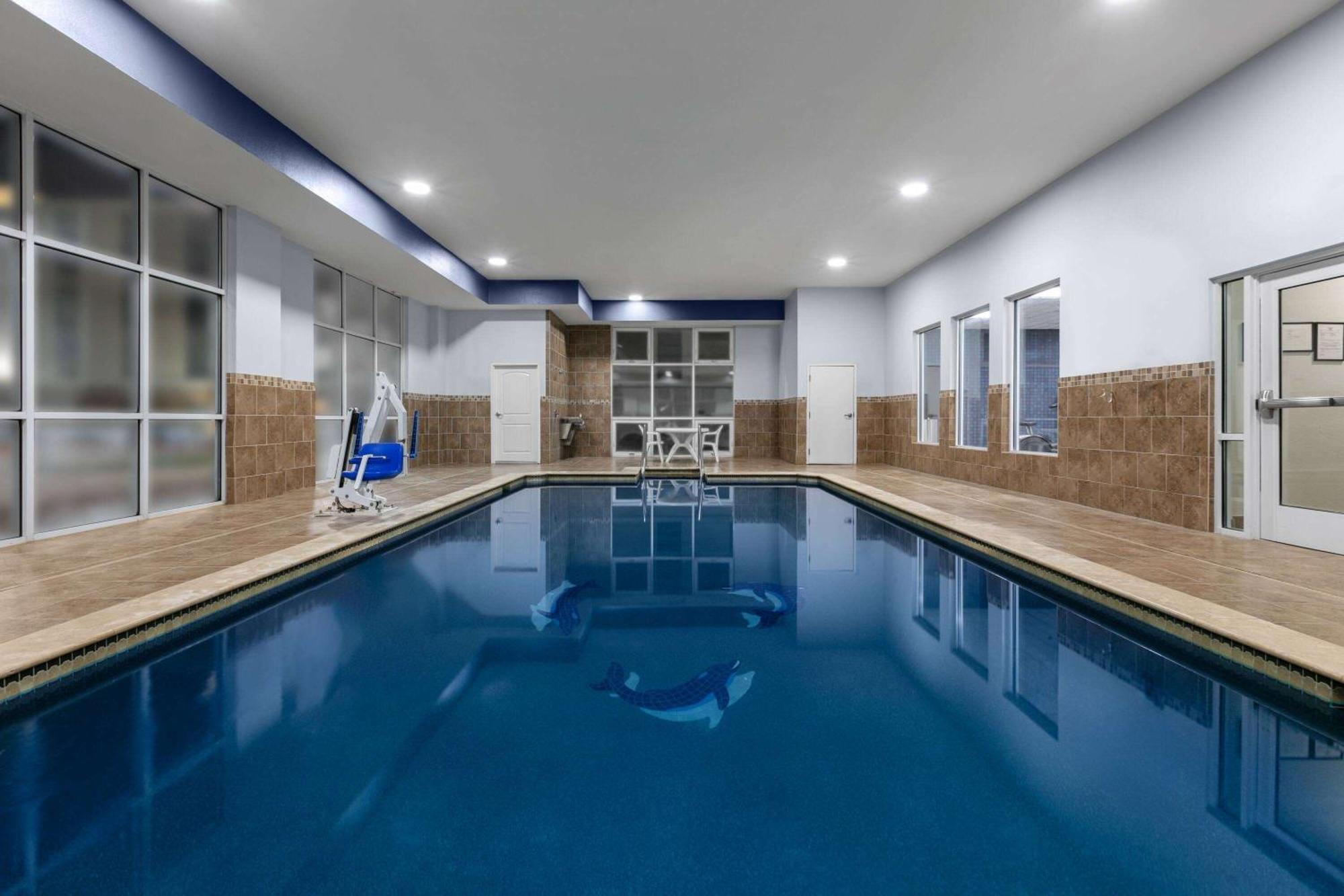 La Quinta Inn & Suites By Wyndham Ft Worth-Burleson Extérieur photo