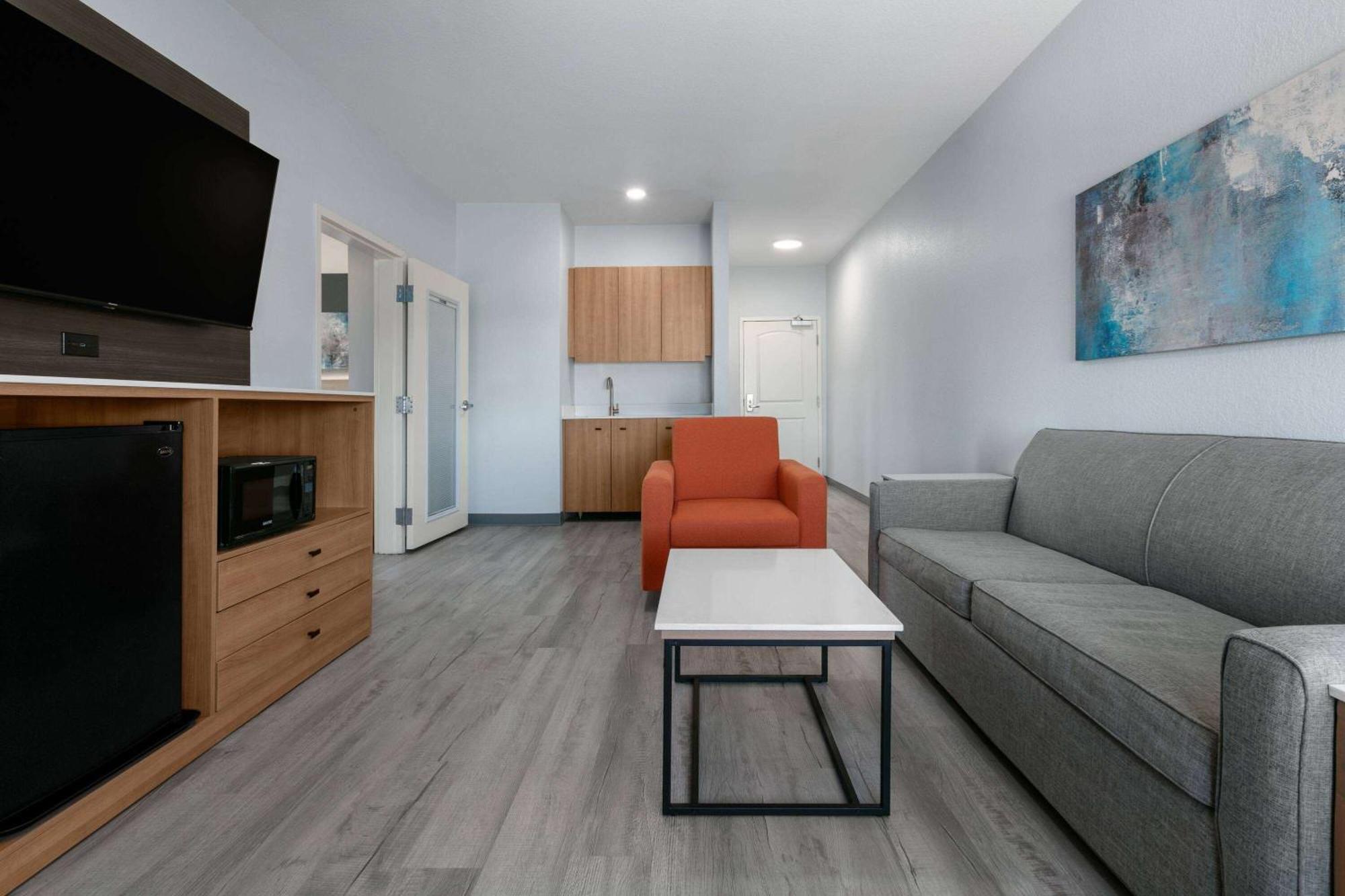 La Quinta Inn & Suites By Wyndham Ft Worth-Burleson Extérieur photo